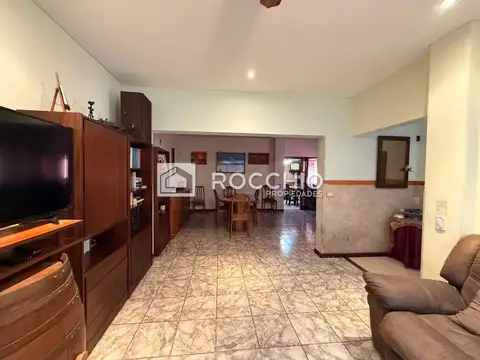 Casa 5 ambientes con 3 baños