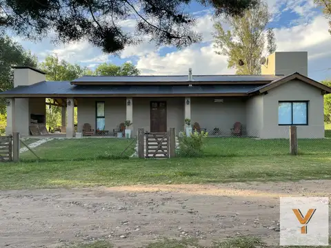 Casa en venta - 2 Dormitorios 2 Baños - Cochera - 1.200Mts2 - Villa Rumipal