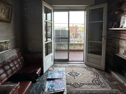 Venta  3 Locales y departamento Castelar Sur