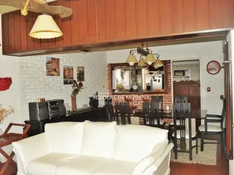 Casa 5 ambientes con 2 baños