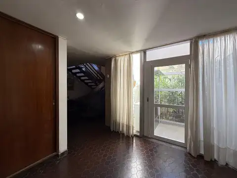 Casa 15 ambientes con 6 baños