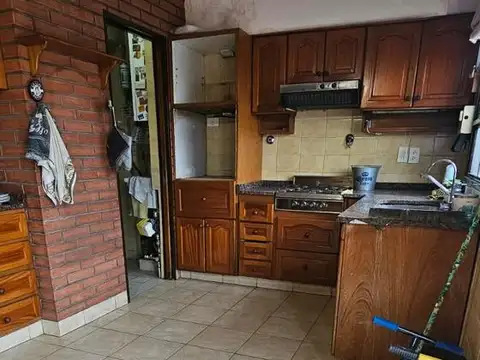 Departamento 5 ambientes con 2 baños