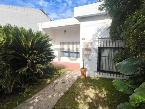 VENTA CASA 4 AMB + PARQUE + COCHERA , LOS POLVORINES