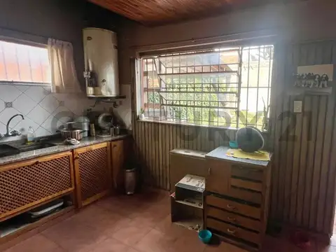 VENTA CASA 4 AMB + PARQUE + COCHERA , LOS POLVORINES