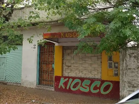 Casa a reciclar mas dos locales, o lote 10 x 30 en Moron sur