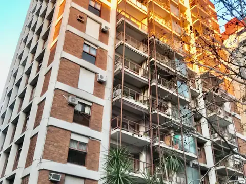 Acassuso. Muy Lindo Depto 4 Amb, con 2 Baños, Cocina Comedor. Cochera Cubierta y Baulera. Muy Luminoso