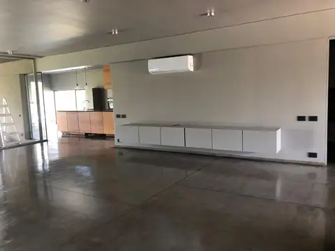 Casa de 4 dormitorios en alquiler en barrio cerrado funes