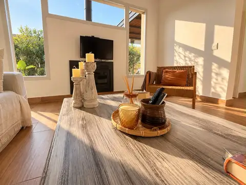 Casa en Alquiler con 1 cochera