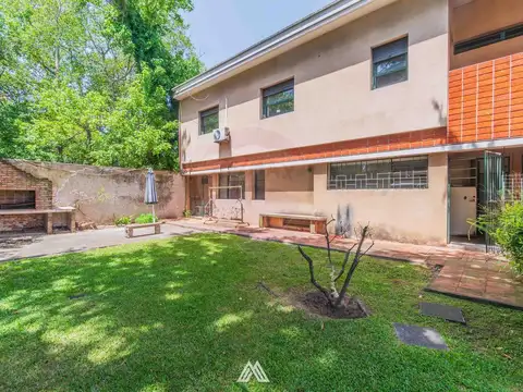 Venta casa 5 dormitorios gge fondo parillero Prado