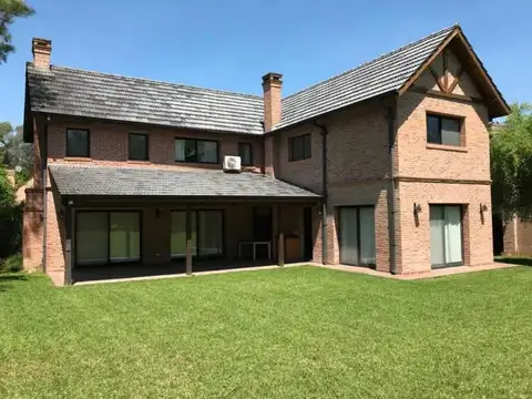 Casa 5 ambientes con 3 baños