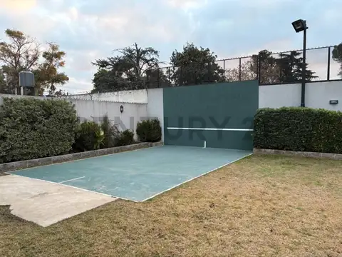 Venta lote Villa Udaondo Barrio Privado Agustinas 1 con quincho y garage