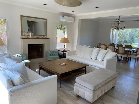 Casa 4 ambientes con 3 baños