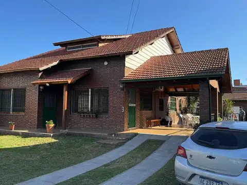 CASA DE 4 AMB EN DOBLE LOTE + DPTO 3 AMBIENTES