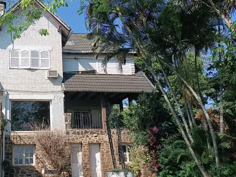 ESPLENDIDO CHALET S/COSTANERA. BARRIO AGUACATES. POSADAS. MISIONES.