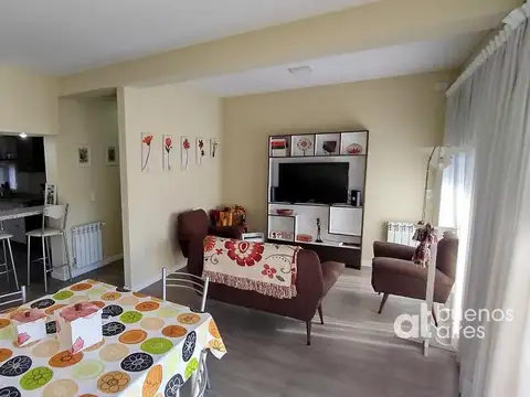 19 de Noviembre al 100 entre Rivadavia y Ayacucho