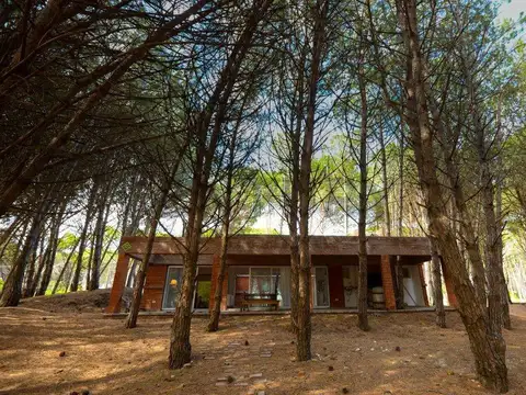Vendemos casa en el bosque de Claromecó