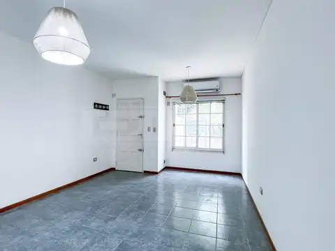Depto Tipo Casa en Alquiler con 1 cocheras