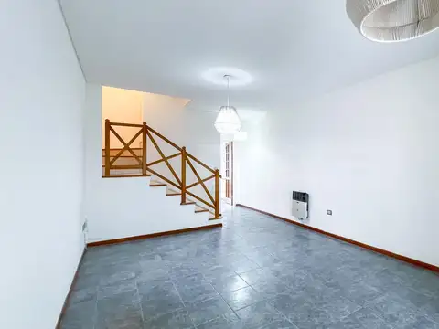 Depto Tipo Casa en Alquiler de 4 ambientes
