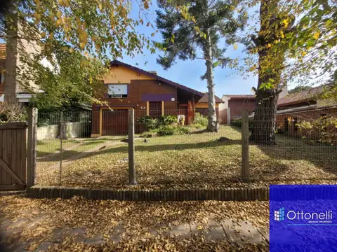 Casa en venta de 3 dormitorios c/ cochera en Mar de Ajo