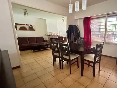 Casa 6 ambientes con 4 baños