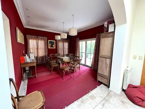 Casa 8 ambientes con 4 baños