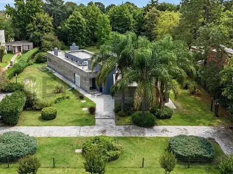 Importante Propiedad de 260 m² sobre Gran Lote de 2900 m² – Club de Campo El Moro