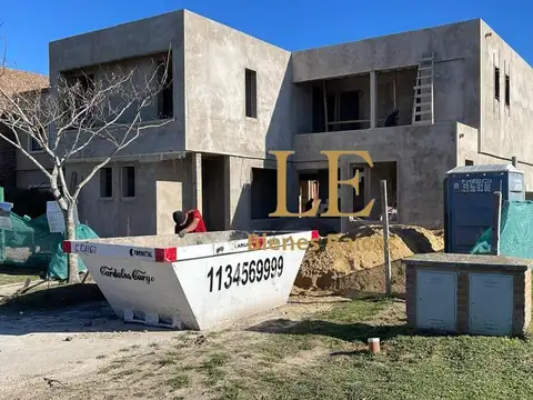 Casa 7 ambientes con 6 baños