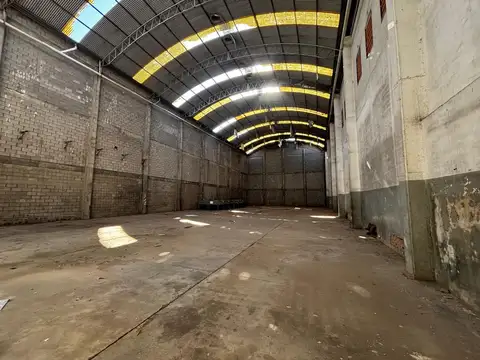 Galpón - Depósito de 744 m2  en  Lanús Oeste - VENTA - ALQUILER