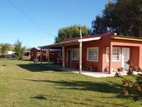 Casa en venta - 2 Dormitorios 1 Baño - Cochera - 1.400Mts2 - Mar del Tuyú