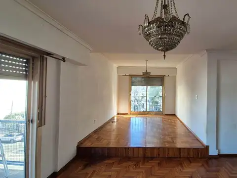 Avenida José María Moreno 800