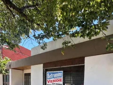 VENTA CASA 2 DORMITORIOS FONDO LIBRE MERLO