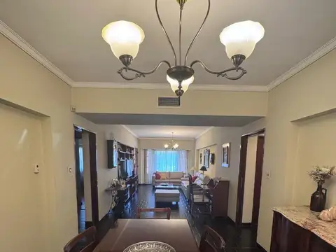 Casa en Venta con 6 cocheras