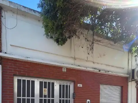 CASA A MODERNIZAR/REFACCIONAR EN FOMENTO