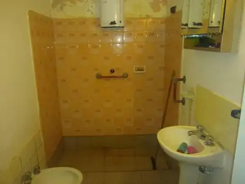 Casa 5 ambientes con 1 baño