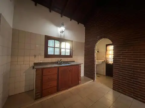 Casa 4 ambientes con 2 baños