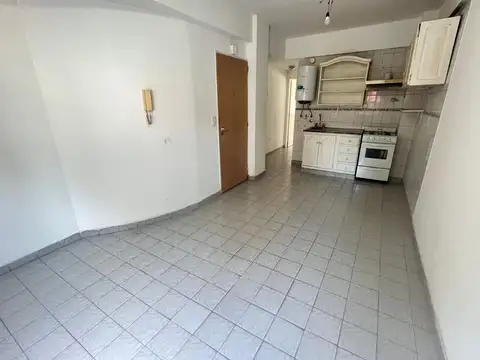 DEPARTAMENTO 2 AMBIENTES BALCÓN AL FRENTE EN MORÓN