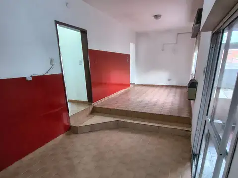 DPTO. TIPO CASA P.A 3 AMB. ENTRADA DE AUTO Y PATIO