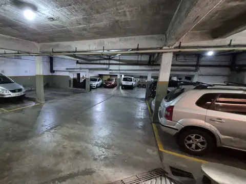 Cochera en venta a metros de la municipalidad. 1er subsuelo. muy cómodo acceso y facil maniobra