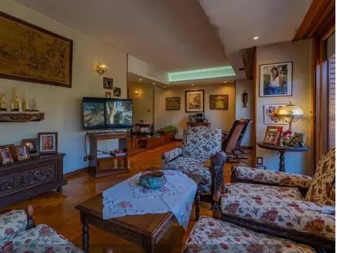 Piso 4 ambientes con depcia. de servicio y cochera