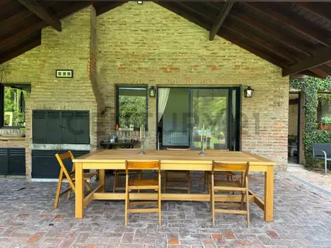 Casa 6 ambientes con 3 baños