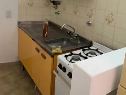 Depto Tipo Casa en Alquiler en Abasto, $ 270.000
