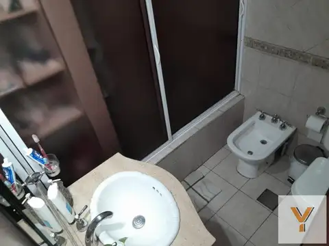 Casa en venta - 3 Dormitorios 2 Baños - Local - Lanús