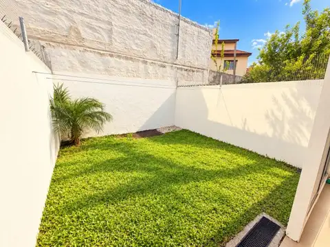 VENTA | 2 AMBIENTES PB CON JARDÍN + GARAGE |  MARTIN CORONADO