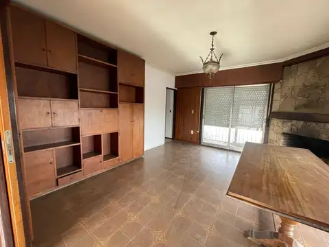 Casa 5 ambientes con 1 baño