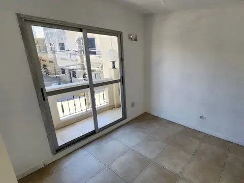 Departamento en Alquiler en Caseros, $ 720.000