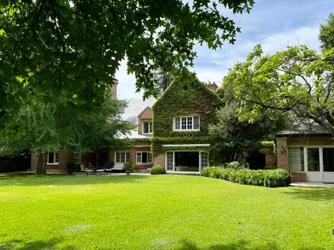 Elegante Residencia Gran Parque Libertador al Rio