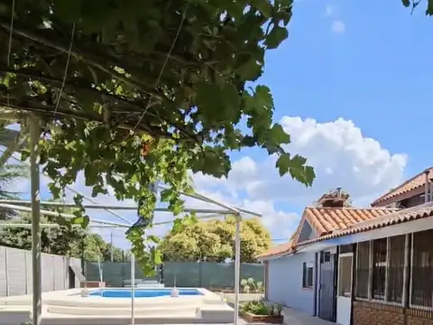 Casa 5 ambientes con 2 baños