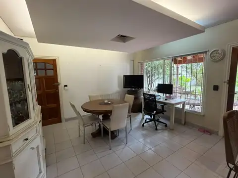 Lomas de Zamora VENTA casa jardin piscina buena ubicacion