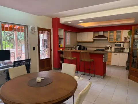 Casa 5 ambientes con 3 baños
