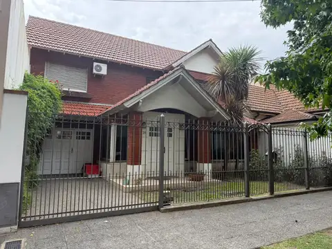 Lomas de Zamora VENTA casa jardin piscina buena ubicacion